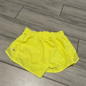 Lululemon Hotty Hot low rise 2.5” inseam color electric lemon